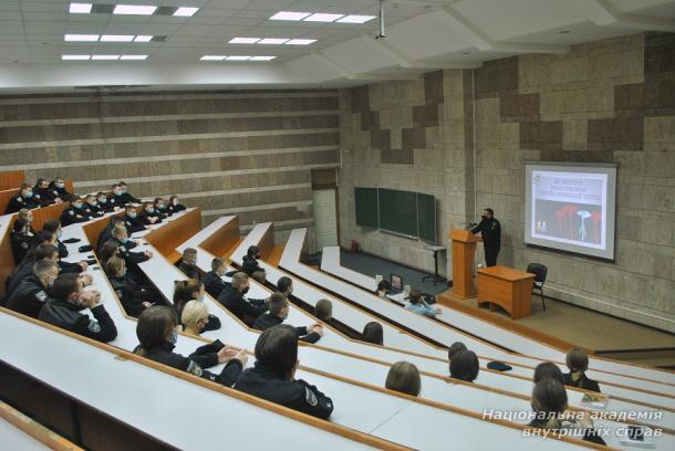 Курсанти ННІ № 3 вшанували Героїв Небесної Сотні