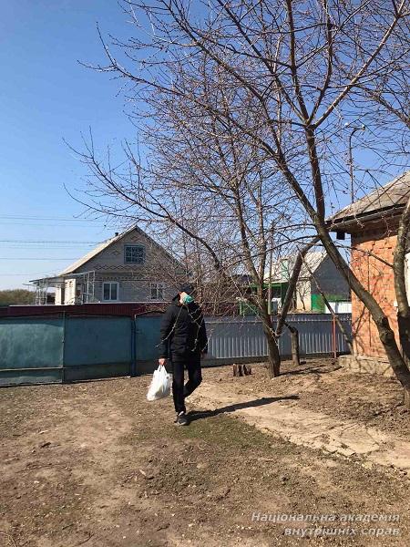 Допомога, привітання та свідома обережність
