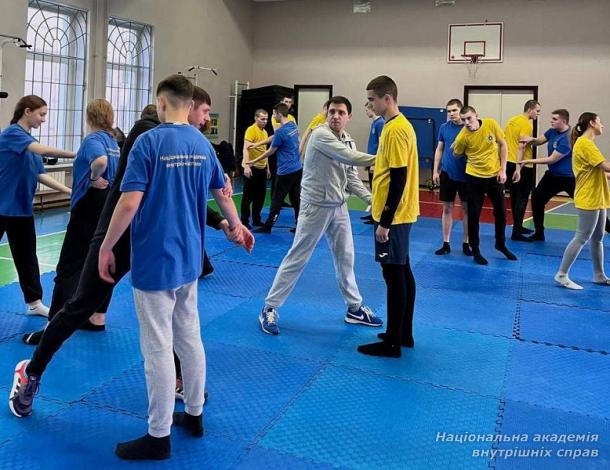 Започатковано курс з основ самозахисту в юридичному ліцеї імені Ярослава Кондратьєва НАВС