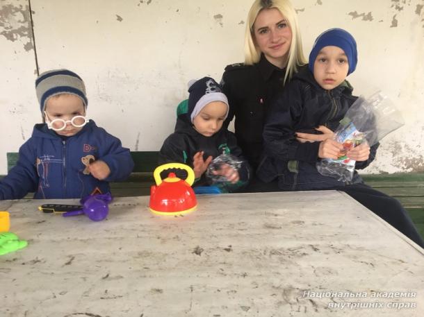 Не з жалем, а з любов’ю: курсанти відвідали будинок дитини