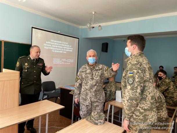 Бінарне заняття з військової підготовки з представником Головного управління Національної гвардії України