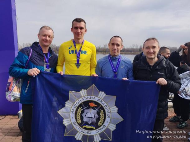 Представники академії долучилися до благодійного забігу «Десятка Незламності. Київ 2025»