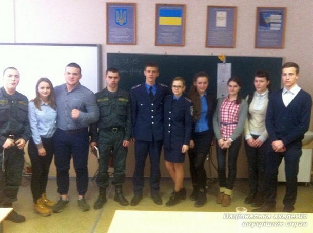 Юридична клініка «De Jure» тримає зв'язок із учнівською молоддю