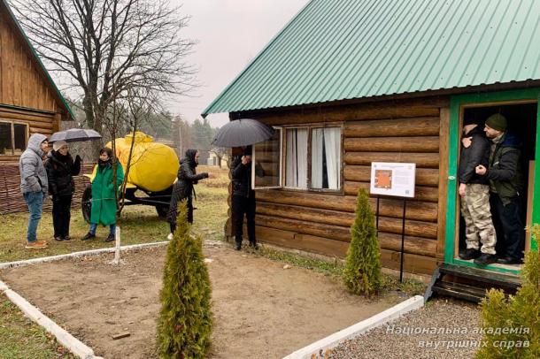 На заміській локації академії експерти Федерального бюро розслідувань (США) провели тренінг з підготовки кризових перемовників