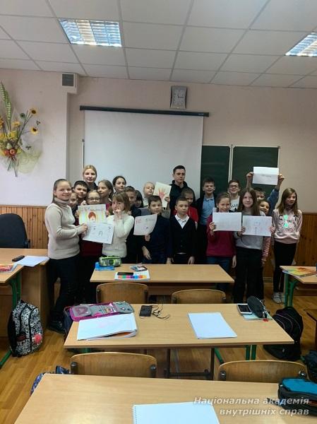 Учасники юридичної клініки «Захист» провели тренінг з антибулінгу для учнів середніх класів 