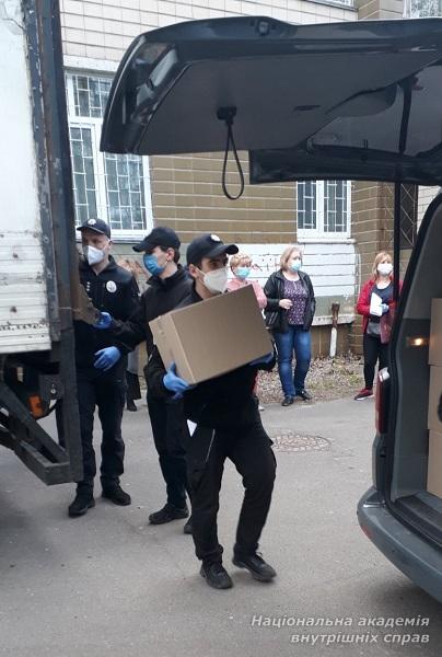 Волонтери ННІ № 3 НАВС долучилися до чергового соціального рейду допомоги киянам 