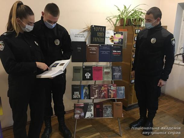Вшанування пам’яті жертв голодоморів та участь  в акції «Запали свічку» в ННІ № 2 НАВС