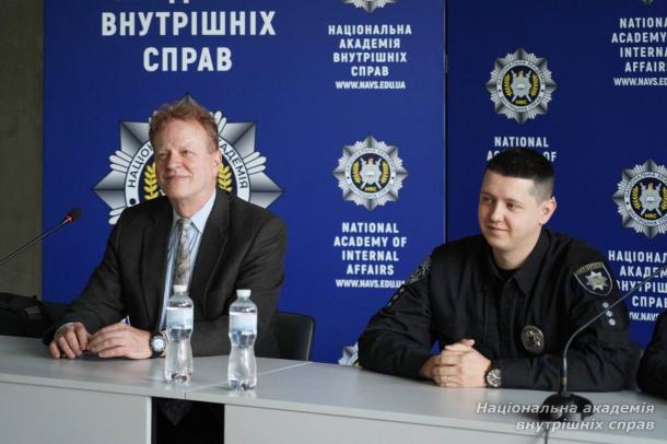 Лекції прокурора США у відставці для майбутніх фахівців кримінальної юстиції