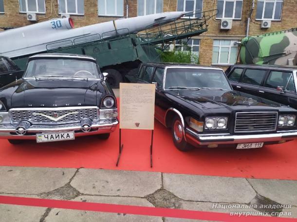 У День Києва курсанти ННІ № 3 НАВС відвідали фестиваль «Old Car Land»