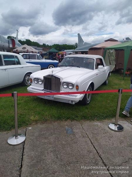 У День Києва курсанти ННІ № 3 НАВС відвідали фестиваль «Old Car Land»
