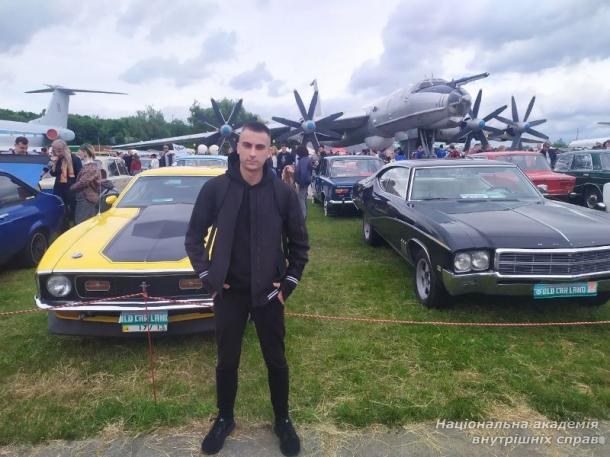 У День Києва курсанти ННІ № 3 НАВС відвідали фестиваль «Old Car Land»