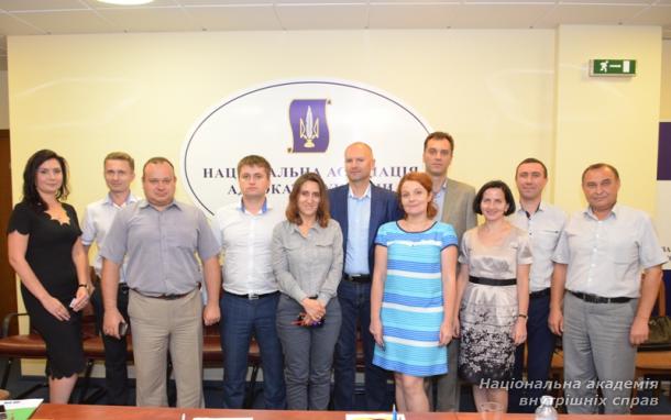 «Перевищення повноважень працівниками поліції та незаконне затримання»