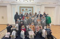 Новорічна казка для вихованців дитячого будинку Фото