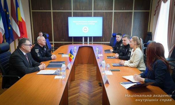  Міжнародне партнерство в умовах війни: НАВС та Академія «Штефан Чел Маре» підписали Меморандум про співробітництво