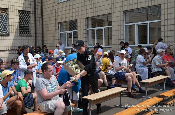 Курсанти ННІ № 1 привітали  вихованців Святошинського дитячого будинку-інтернату з Днем захисту дітей