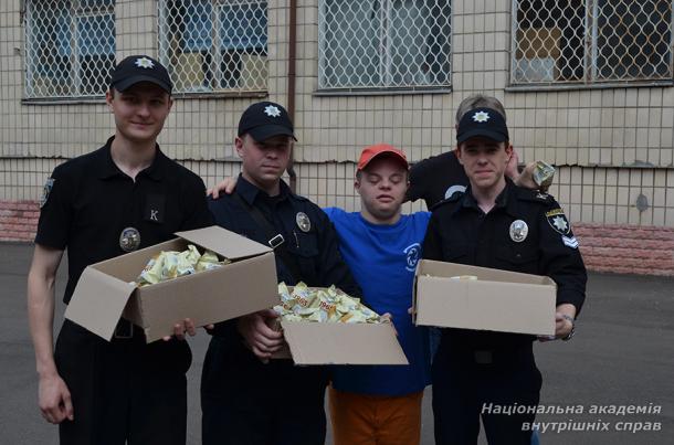 Курсанти ННІ № 1 привітали  вихованців Святошинського дитячого будинку-інтернату з Днем захисту дітей